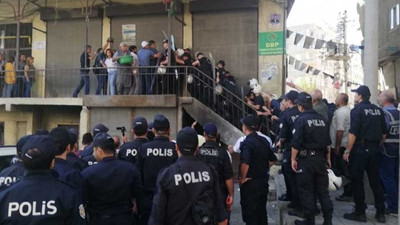 Polis HDP milletvekillerini darp etti