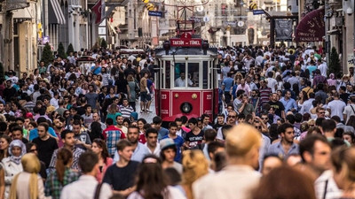 Türkiye en az din adamları ve siyasetçilere, en çok bilim insanlarına güveniyor