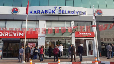 MHP'li belediye başkanı işe gecikenleri içeriye almadı