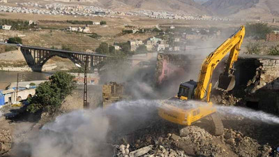 Tarihi Hasankeyf çarşısı yıkıldı