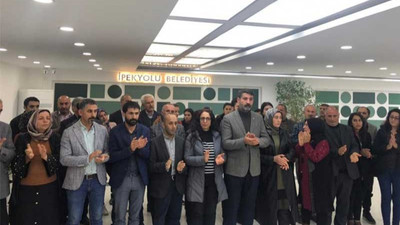 HDP’lilerden gözaltına alınan eş başkanlar için oturma eylemi