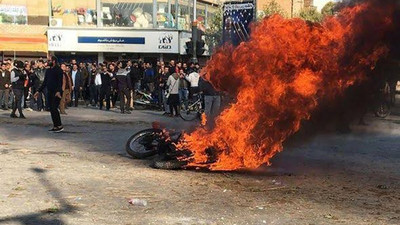 İran protestoları: Yönetim 20 milyon kişiye 102.5 lira nakdi yardım