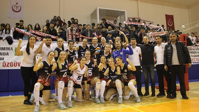 Voleybolcular yedikleri yemekten hastanelik oldu