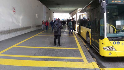 Metrobüs duraklarındaki kaosa çizgili önlem