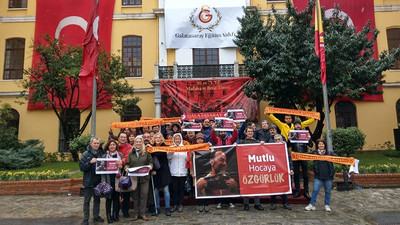 Galatasaray Lisesi’nde ‘Mutlu hocaya özgürlük’ pankartı