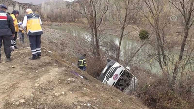 Kadın sporcuları taşıyan otobüs devrildi: 1 ölü, 15 yaralı