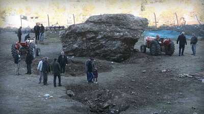 Devasa kayalar mahallenin üzerine yuvarlandı