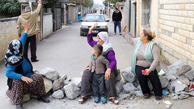 Adana’da kadınlardan yol kesme eylemi