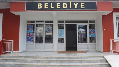 Hükümet belediye kadrolarına 'el koydu'