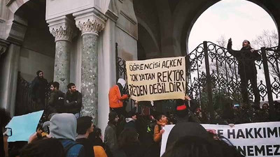 İstanbul Üniversitesi öğrencilerine polis müdahalesi