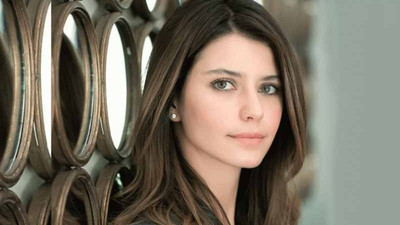 Beren Saat ödülünü İstanbul Üniversitesi öğrencilerine adadı