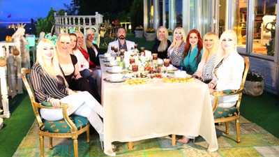 Adnan Oktar 'kedicikleriyle' iftar fotoğraflarını yayınladı