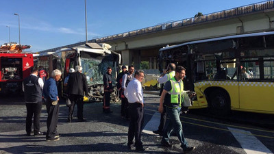 İki metrobüs kafa kafaya çarpıştı, ağır yaralılar var