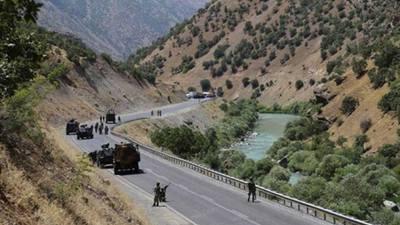 Çukurca'da 9 güvenlik görevlisi yaralandı