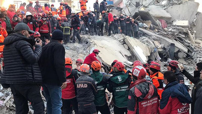 Yunanistan'dan Türkiye'ye taziye: Arama kurtarma ekiplerimiz size yardımcı olmaya hazır