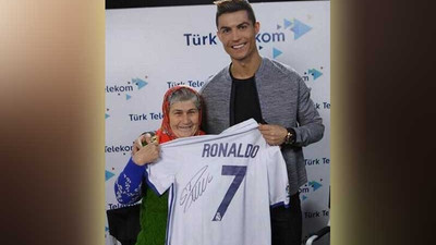 Ümmiye teyze'den Ronaldo imzalı forma hediyesi