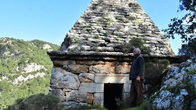 Marmaris'te yıllarca adaklar adanan türbe, Yunan savaşçının anıt mezarı çıktı