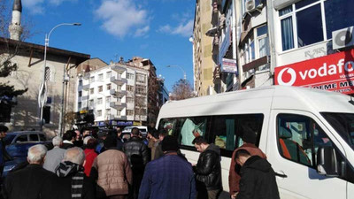 Polis, HDP'nin yardım minibüsünü engelledi