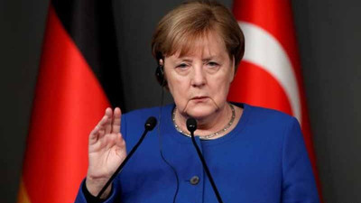 Merkel, Nazi paktını tebrik eden bakanı kovdu