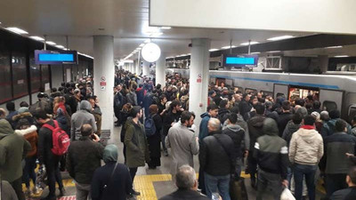 İstanbul'da metro arızası: Seferler aksıyor