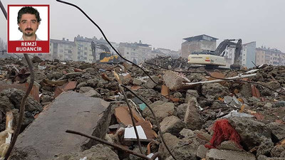 Elazığ depreminin bilançosu ağır, hasar gören evlerin yıkımı sürüyor