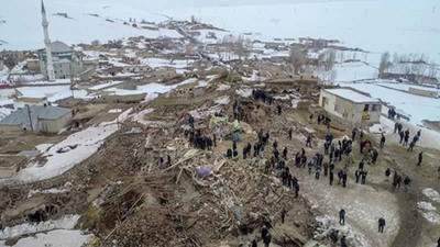 Van'da depremzedeler geceyi dışarıda geçirdi