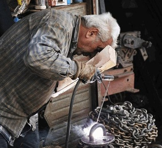 Yaşlı nüfusta yoksulluk oranı arttı: 65 yaş ve üstü çalışıyor