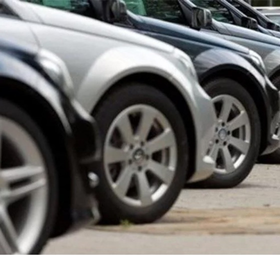 Ticaret Bakanlığı: 358 lüks aracın sahte faturalarla ithalatı tespit edildi