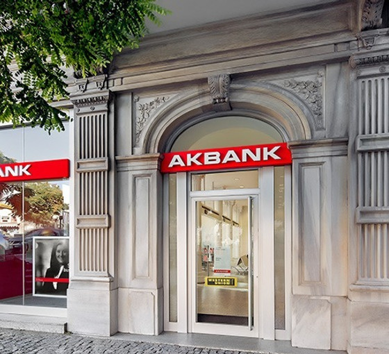 Adına kredi çekilen Akbank mağduru için mahkemeden emsal karar: Ödeme durduruldu
