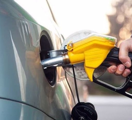 Benzine üç günde ikinci zam