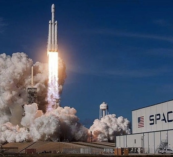 SpaceX'in Starship roketi test uçuşunun sekizinci dakikasında bağlantı kesildi