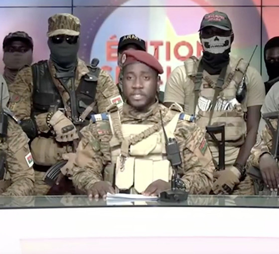 Burkina Faso'da ordu iktidara el koydu
