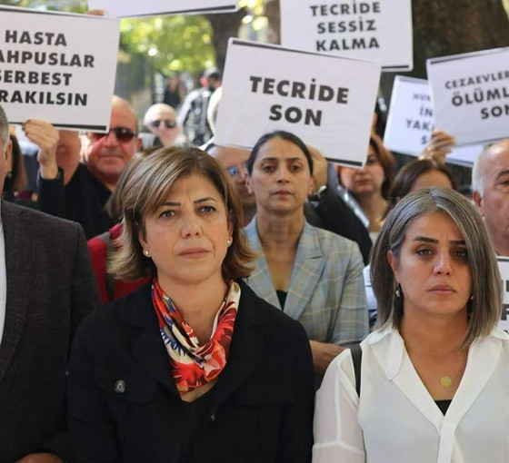 HDP milletvekilleri cezaevlerindeki tecride karşı Adalet Bakanlığı'na yürüdü