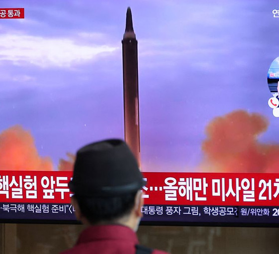 Kuzey Kore, Japonya üzerinden orta menzilli füze fırlattı