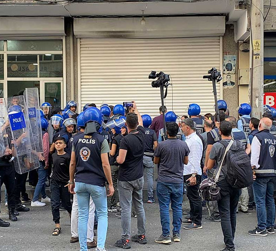 Diyarbakır'da 9 Ekim eyleminde gözaltına alınan 57 kişiden 45'i serbest
