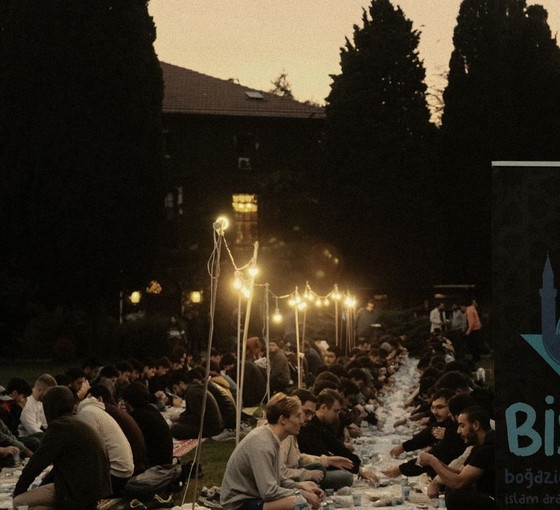 Mezunları engelleyen Boğaziçi Rektörlüğü 'tanışma iftarı'na izin verdi
