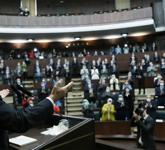 AKP'nin anayasa değişikliği paketi netleşiyor: Aile korumaya 'eşcinsel evliliği' gerekçesi