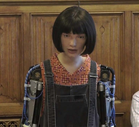 Robot sanatçı Ai-Da, İngiltere parlamentosunda konuştu
