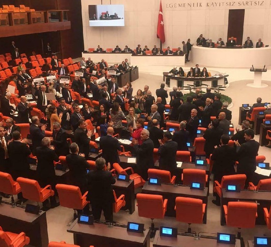 Lübnan tezkeresi bir yıl uzatıldı