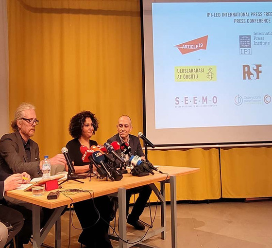 Avrupa Basın ve Medya Özgürlüğü Merkezi temsilcisi: Yasa otosansüre yol açacak şekilde gözdağı vermeyi amaçlıyor