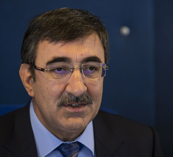 Bomba ihbarı: Kalkınma Bakanı Cevdet Yılmaz uçağını değiştirdi
