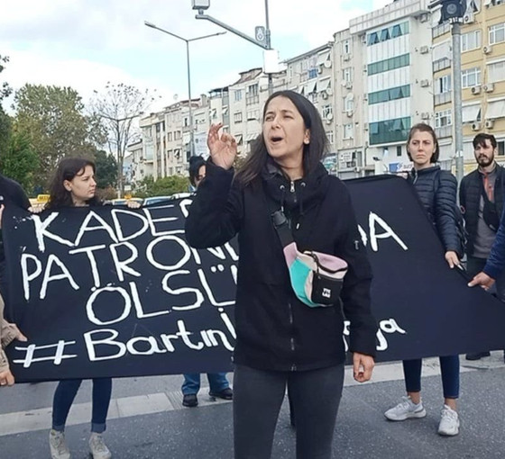 Umut-Sen Bartın'da ölen 41 madenci için yolu trafiğe kapattı
