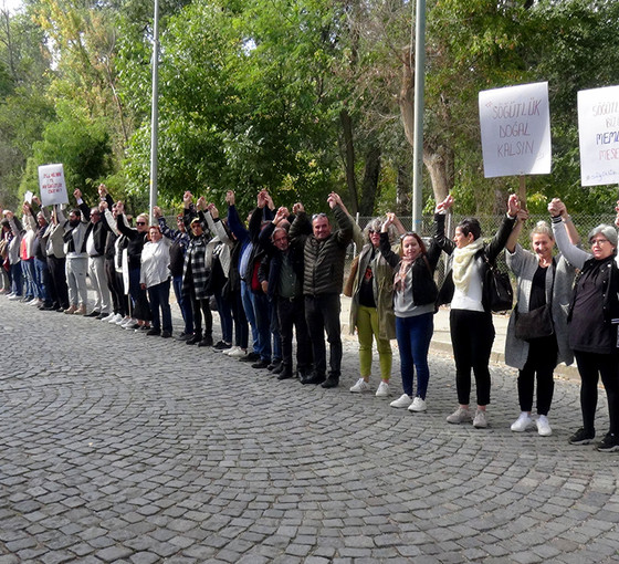 Edirne'de çevreciler insan zinciri oluşturdu: Kent ormanı 'millet bahçesi' olmasın