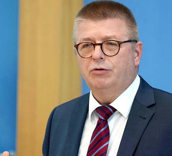 Almanya İstihbarat Şefi: Rusya bir fırtına ise Çin iklim değişikliğidir