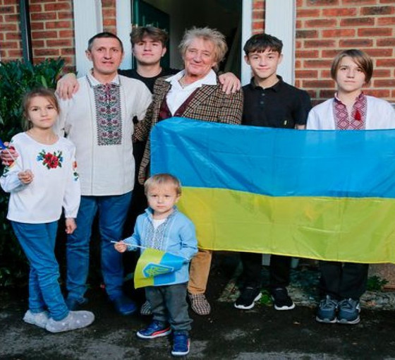 Müzisyen Rod Stewart Ukraynalı aileye ev tuttu