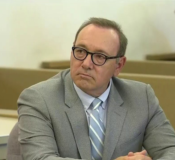 Kevin Spacey, cinsel saldırı davasında tekrar hakim karşısına çıktı