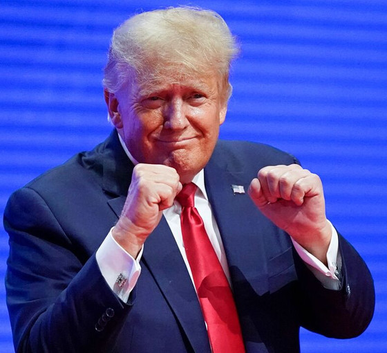 Tecavüzle suçlanan Donald Trump kendisine açılan iftira davasında ifade verdi