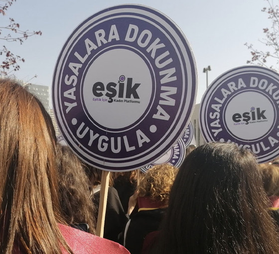 EŞİK: Anayasa değişikliğiyle kadınların ve LGBTİ+’ların hakları ortadan kaldırmaya çalışıyor