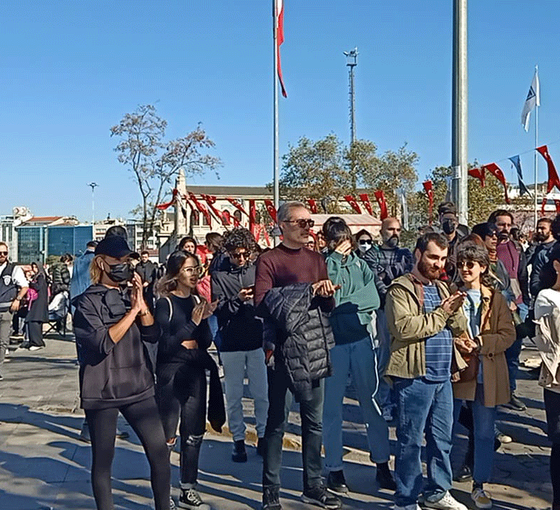 İran'daki protestoların sembol şarkısı Kadıköy'de yankılandı