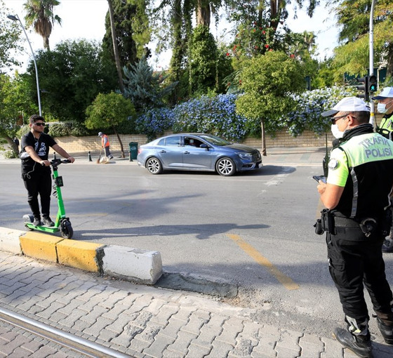 610 skuter sürücüsüne ‘alkol’ cezası